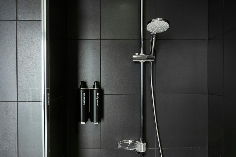 Bathroom 5, The Social Hub Madrid 4 star, Madrid