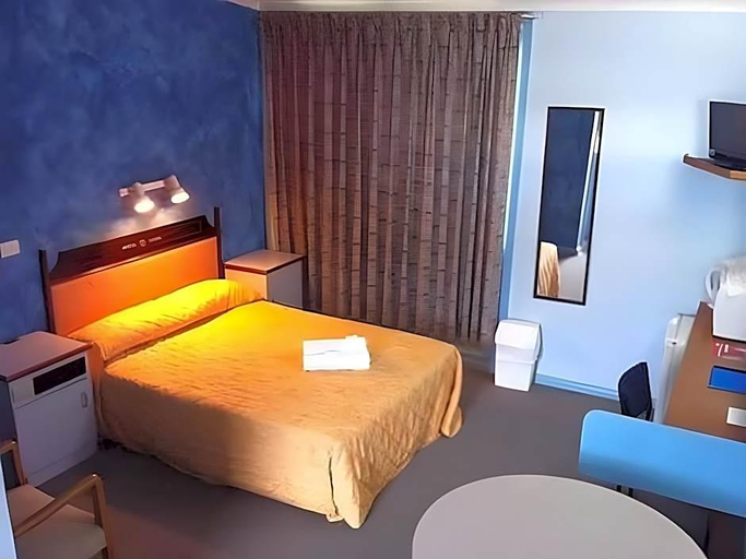 Bedroom 4, Bushmans Retreat Motor Inn, Gundagai