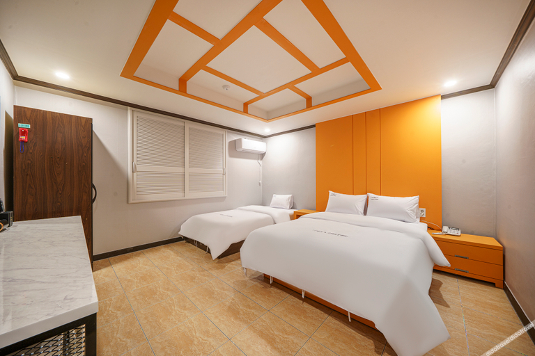 Bedroom 3, Hotel Fox in Wonpyeong-dong, Gumi, Gumi