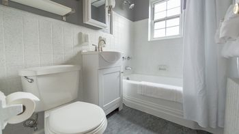 Bathroom, Shadyside Inn All Suites Hotel, Allegheny