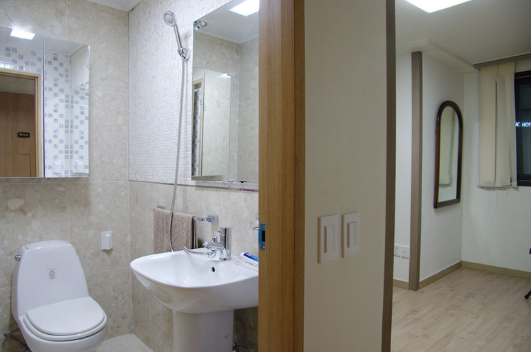 Others, Grand Field Residence Hostel, Jung