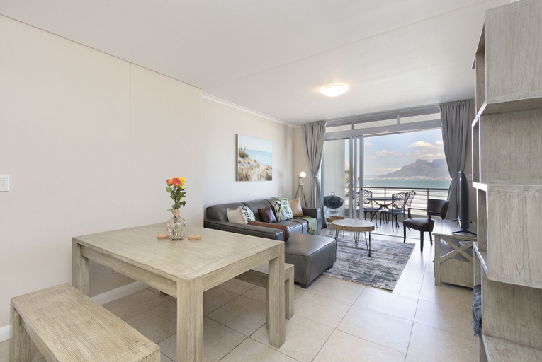 Others 5, Portico 405, City of Cape Town
