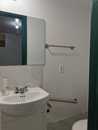 Bathroom 2, 586 Hotel, Toronto