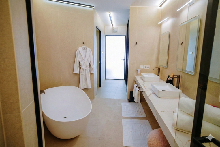 Bathroom 3, The Waterfront Studio, Busuanga