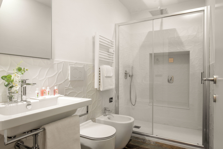 Bathroom 5, MySuite Tower Pantheon, Rome