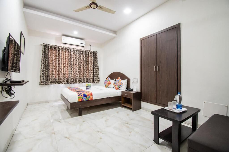 Room 4, FabHotel Sahara Inn, Nashik
