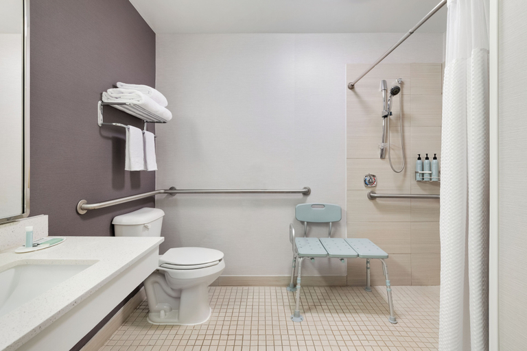 Bathroom 4, Courtyard Suwanee by Marriott, Gwinnett