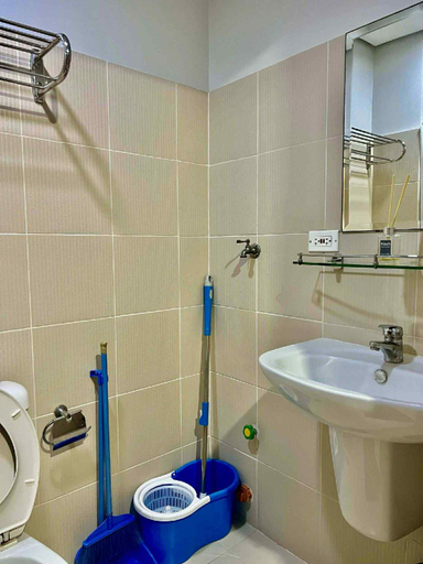 Bathroom 3, Grass Residences tower 4, Quezon City