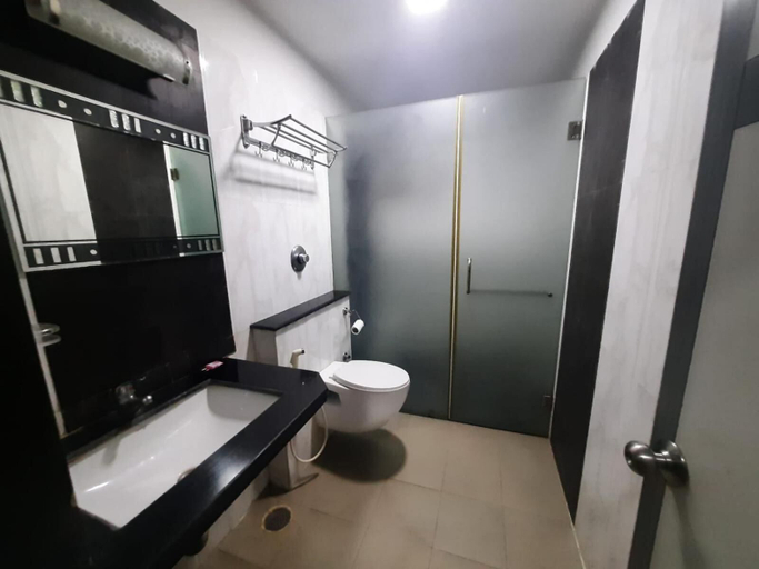 Bathroom 3, Hotel Corporate Inn, Patna