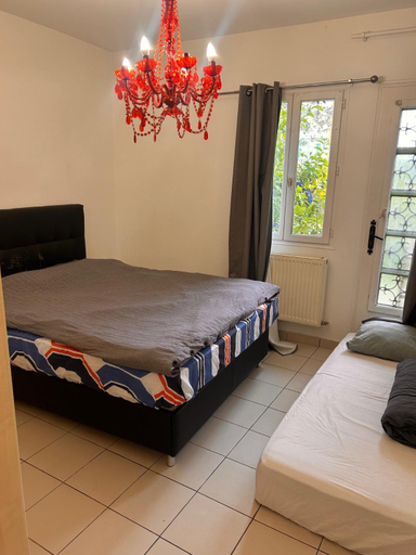 Bedroom 2, Maison de ville arboree avec cachet, Hauts-de-Seine