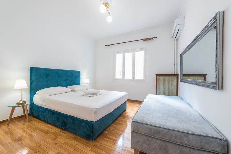 Room 5, Victoria Queens Suites Apartments, Attica