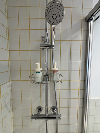Bathroom 3, El Santo Hostel, Burgos