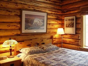 Guestroom 3, DiamondStone Guest Lodges, Deschutes