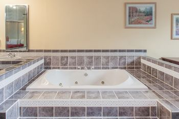 Others 4, Schenectady Inn & Suites, Schenectady