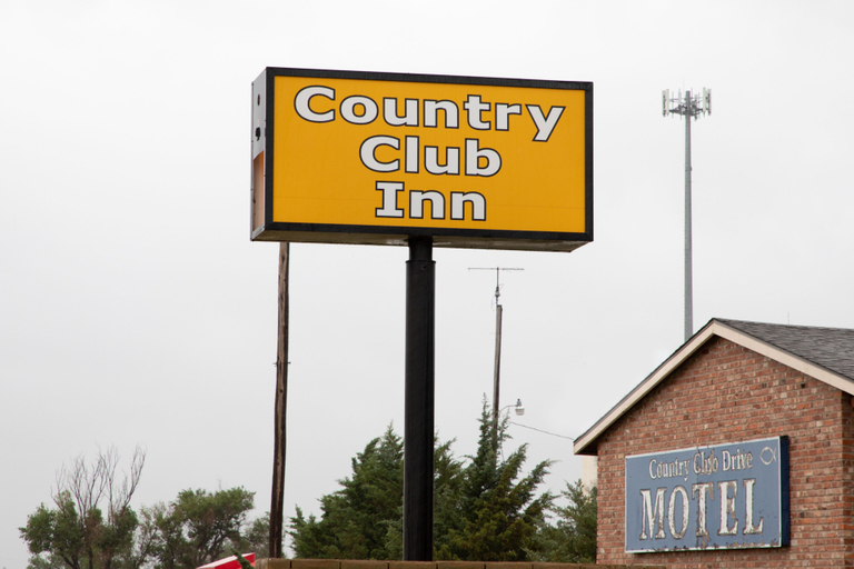 Others 5, country club inn, Thomas