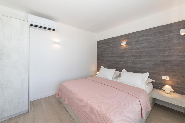 Bedroom 2, Beachfront Apartment Sunset - Residence Srzic, Makarska