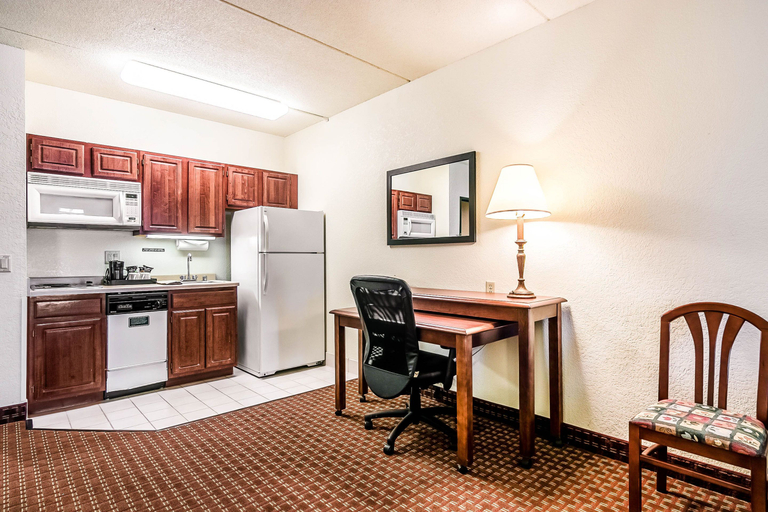 Others 4, Clarion Suites Central, Dane