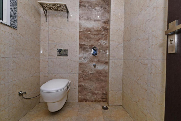 Bathroom 4, Hotel Baba Inn-By RCG Hotels, Delhi
