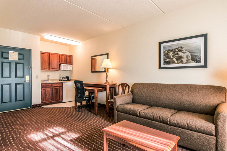 Others 5, Clarion Suites Central, Dane
