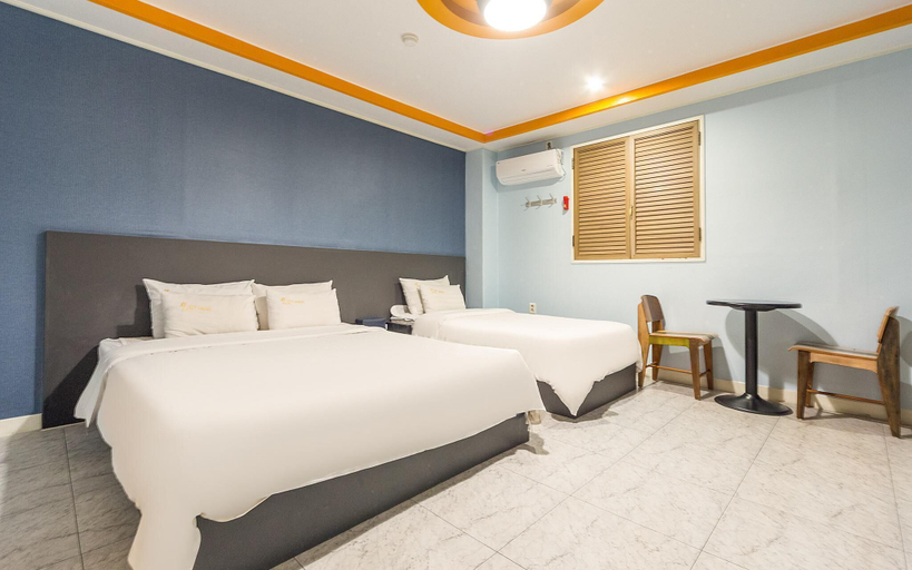 Bedroom 2, Yeosu Hotel Sixty, Yeosu