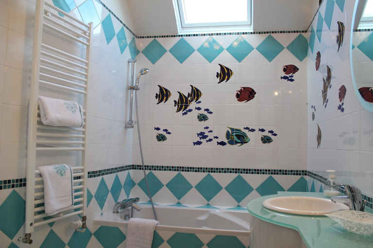 Bathroom 3, Le Relais de la Tour, Loir-et-Cher