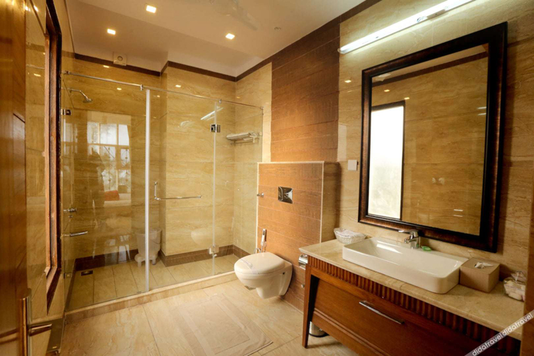 Bathroom 3, Hotel Barog Heights, Solan