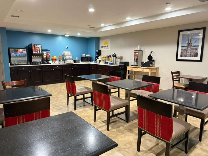 Food & Drinks 5, Days Inn by Wyndham Brooklyn Marine Park, New York