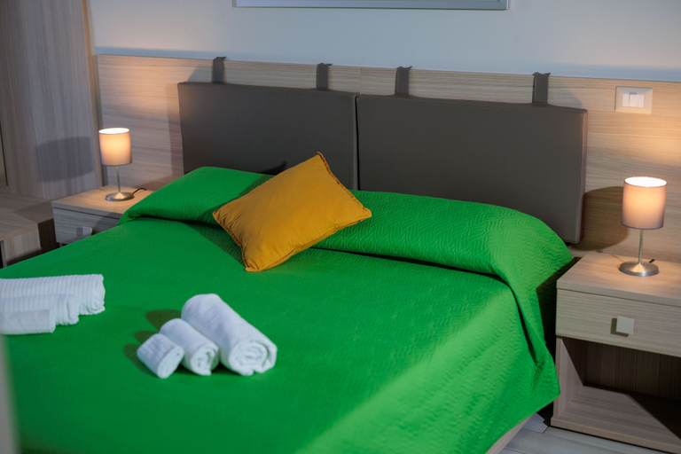 Bedroom 2, Fuori Rotta, Syracuse