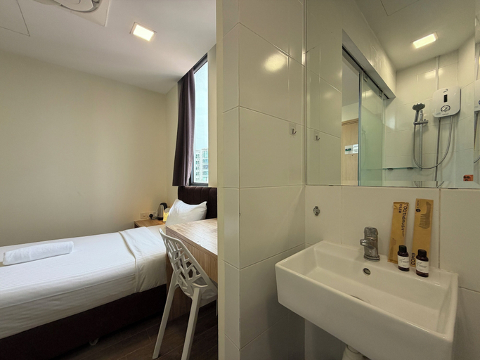 Bathroom 5, Aura Hotel Mackenzie, Singapore