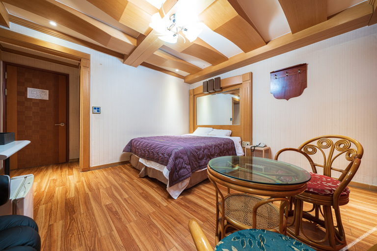 Bedroom 4, Gongju Hotel del Luna, Gongju