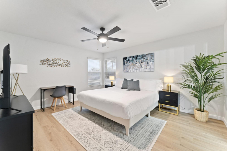 Others 2, Remote Work Friendly King Beds Fast Wifi 3BR, Travis