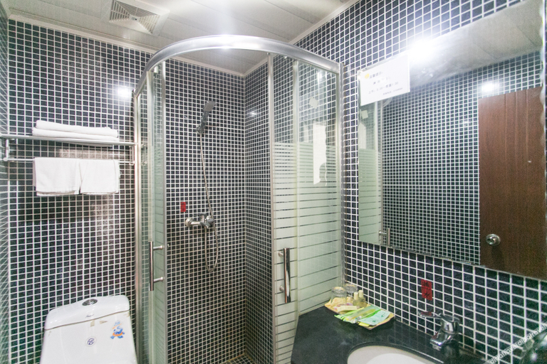 Bathroom 5, Donfan Hotel, Suzhou