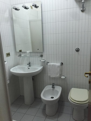 Bathroom, Hotel Mercure, Potenza