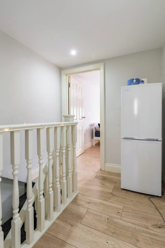 Others 5, Comfy Friendly Stay, London