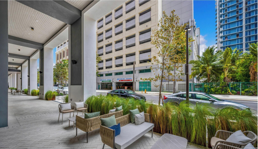 Terrace/patio 3, 2-BD Condo in - Skyline & Ocean Views, Miami-Dade