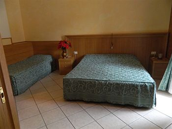 Guestroom 5, Hotel Vallefura, L'Aquila