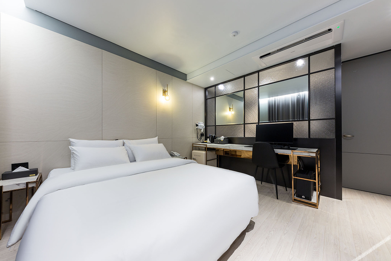 Bedroom 4, Osan Blixx, Pyeongtaek