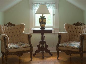 Living Area, Miami River Inn, Miami-Dade