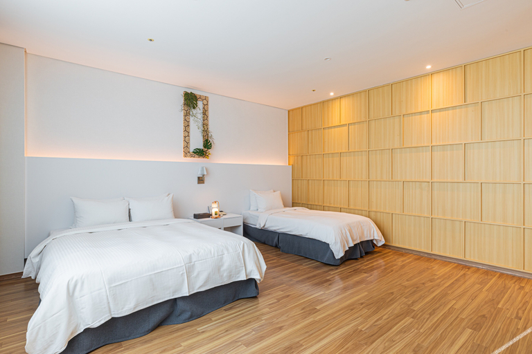 Bedroom 2, Yeosu Staythedelight Hotel, Yeosu