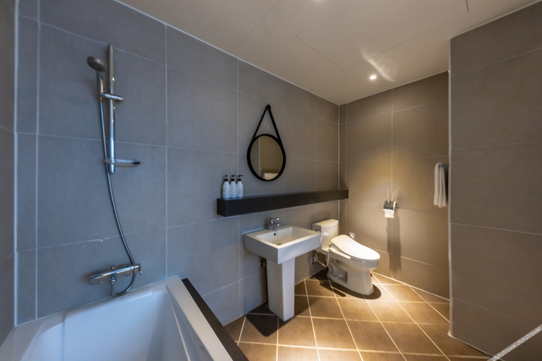 Bathroom 2, Busan No 25 Myongji, Gangseo