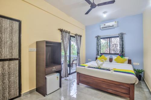 Others 5, Crystal Bay Baga, North Goa