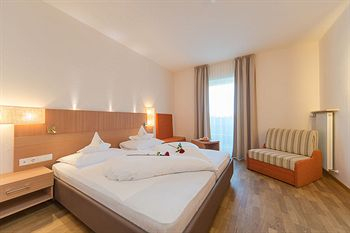 Guestroom 3, Kronplatz Resort Hotel Kristall, Bolzano