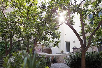Property Grounds, L'Orangerie d'Epoque, Lecce