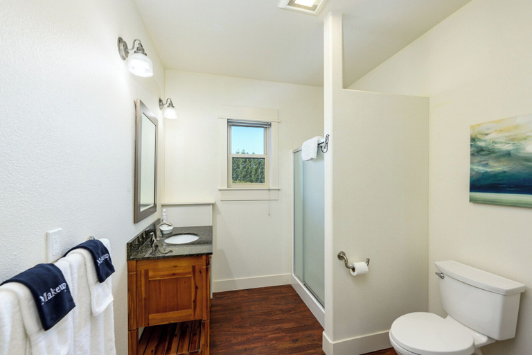 Bathroom 4, Franziska Haus, Yamhill