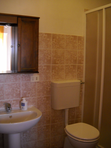 Bathroom 4, La Regina di Adrano, Agrigento