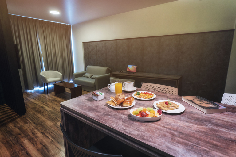 Food & Drinks, Urban Suites Apart Hotel, Andrés Ibáñez