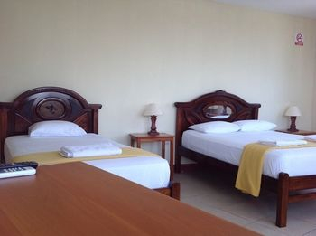 Others 3, Gloria - Galápagos Inn, Santa Cruz