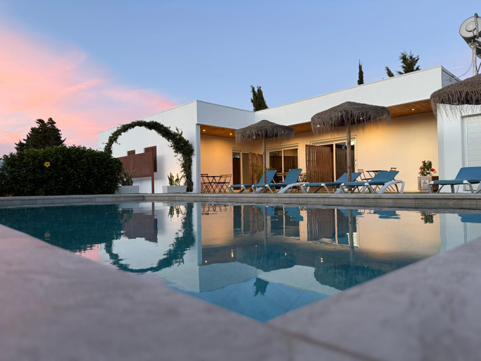 Others 3, APARTAMENTOS LA MAR SALA piscina compartida, Cádiz