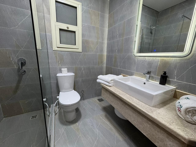 Bathroom 4, 90 Avenue - Mynt Hospitality, New Cairo City