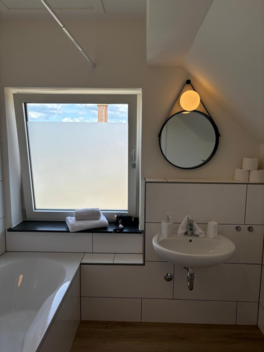 Bathroom 5, Hotel Alte Navigationsschule, Leer
